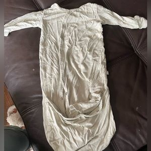 0-3 month Kyte bundle gown color aloe